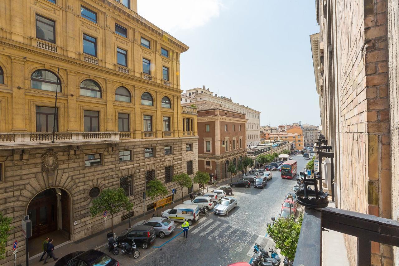 Prestigious Apartment Via Barberini ローマ エクステリア 写真