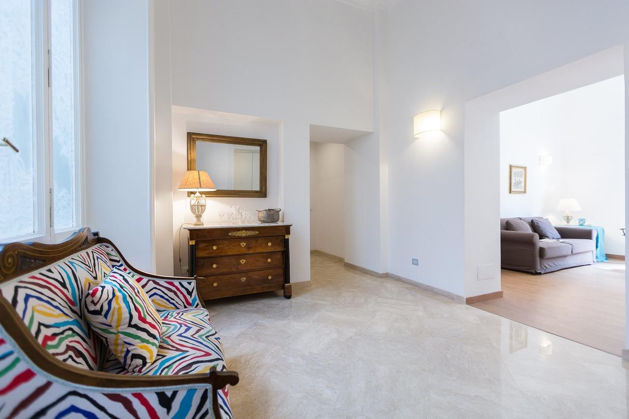 Prestigious Apartment Via Barberini ローマ エクステリア 写真