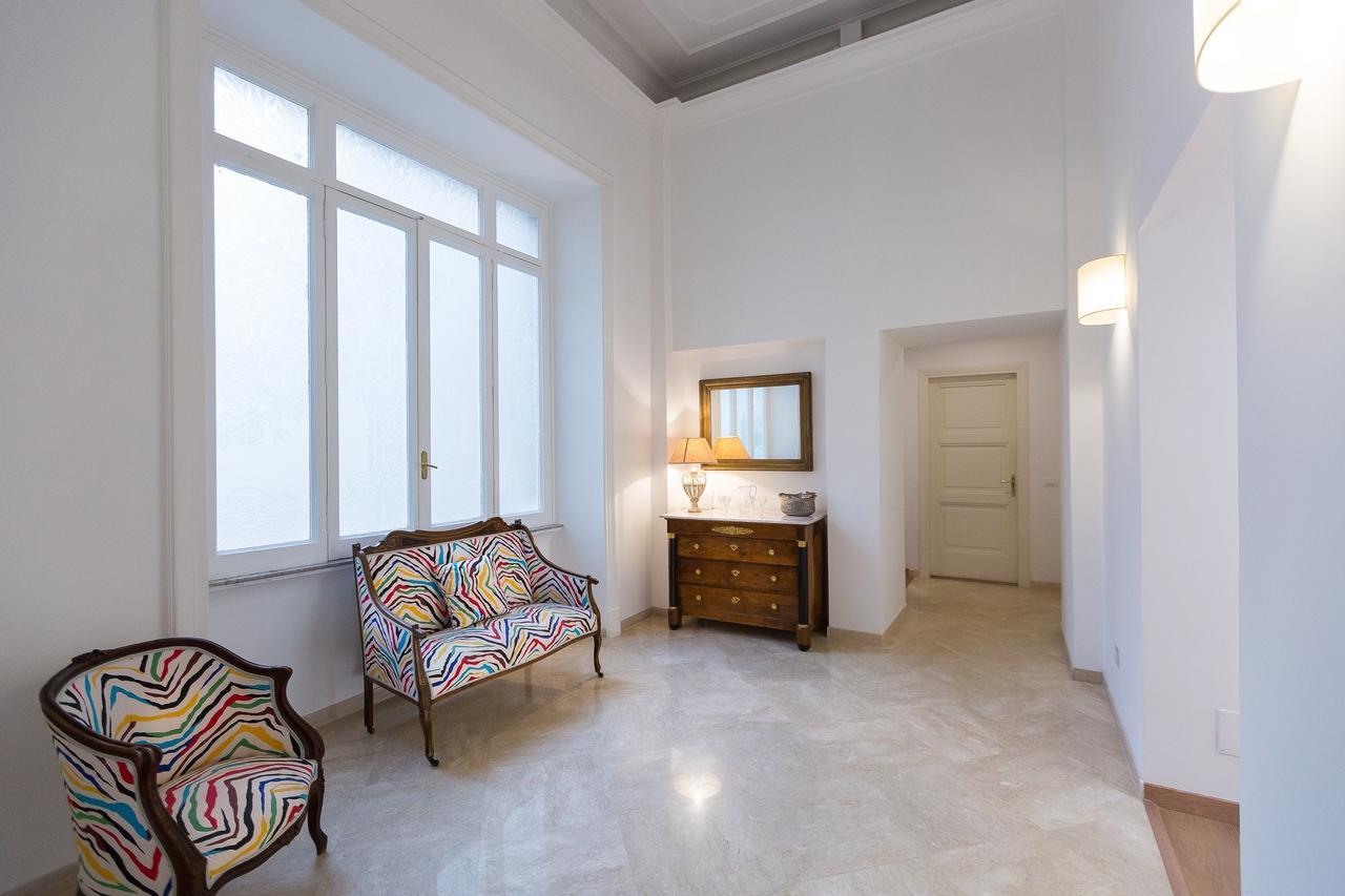 Prestigious Apartment Via Barberini ローマ エクステリア 写真